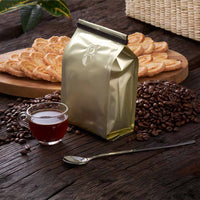 Empaque dorado con válvula para café